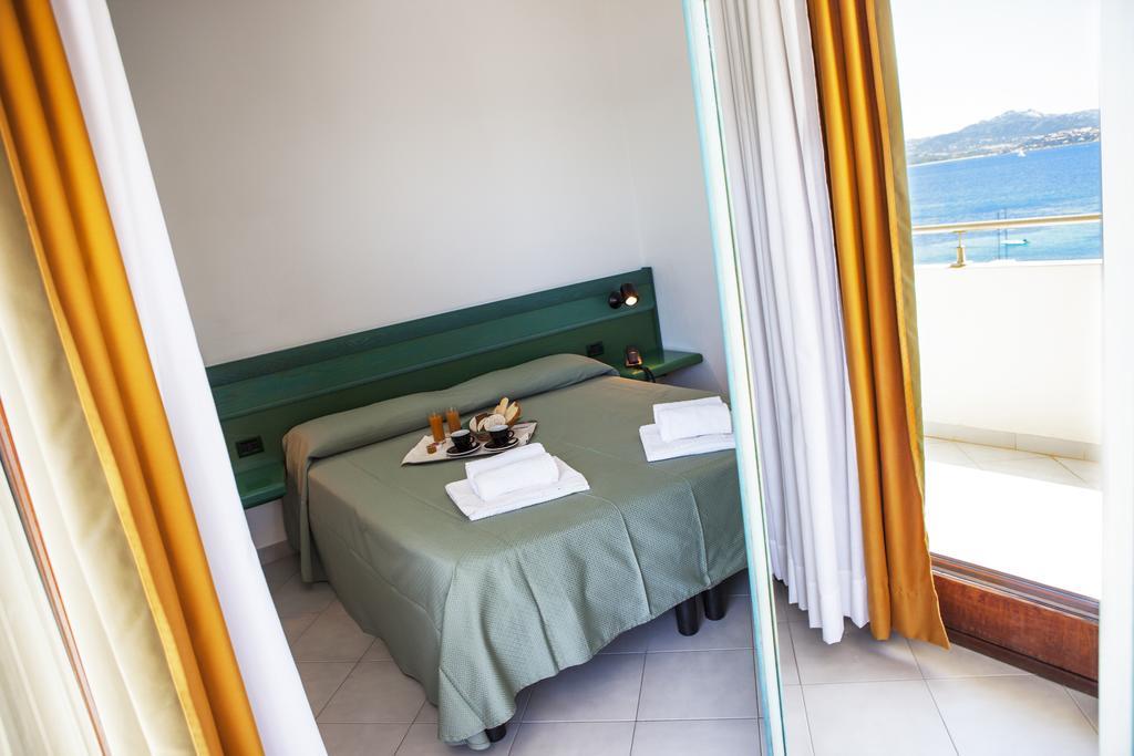 Hotel Miralonga La Maddalena  Cameră foto